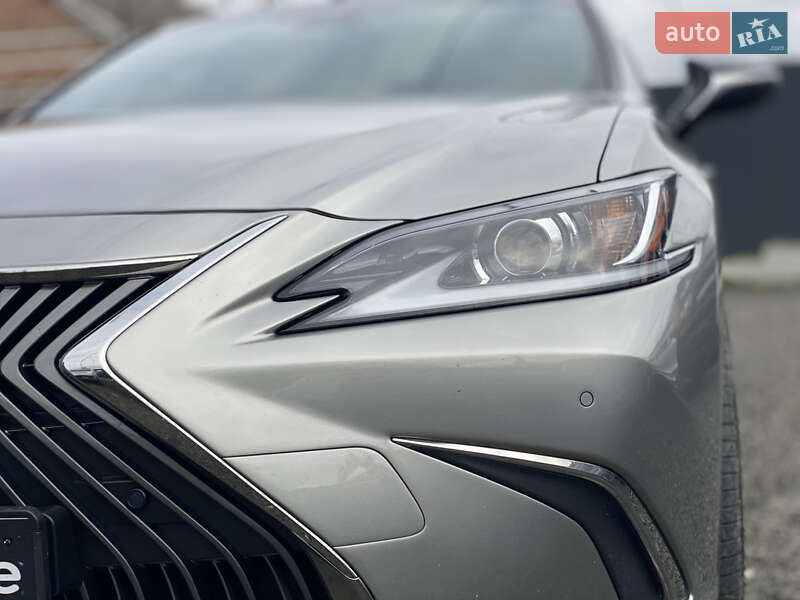 Седан Lexus ES 2021 в Луцке