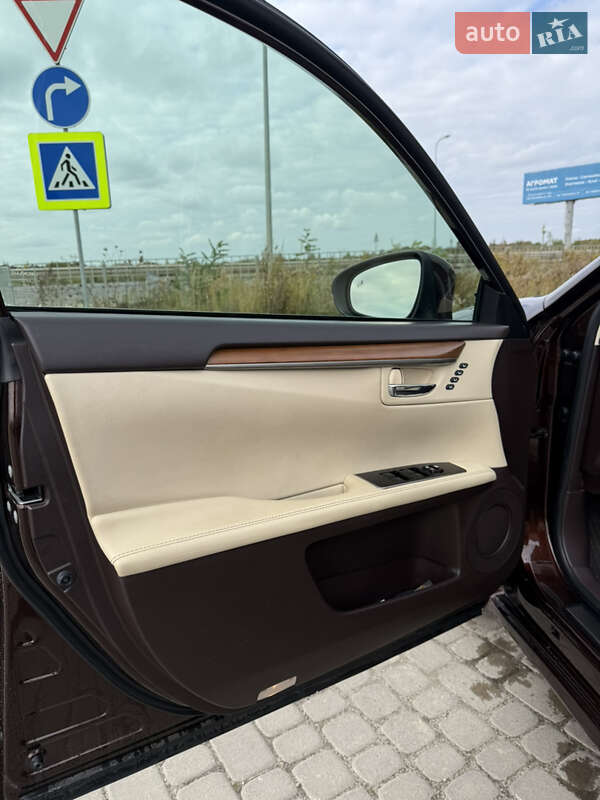 Седан Lexus ES 2015 в Львові фото 28 Седан Lexus ES 2015 в Львові