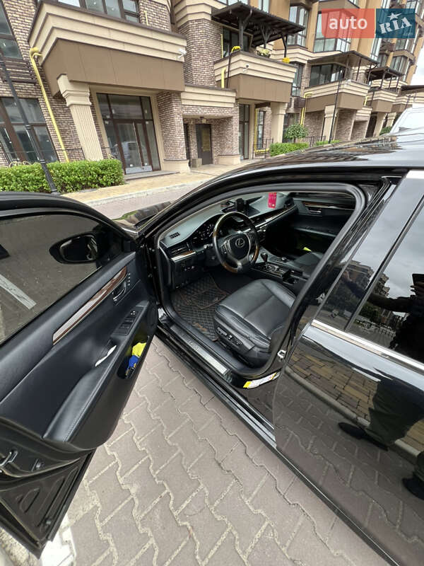 Седан Lexus ES 2014 в Киеве