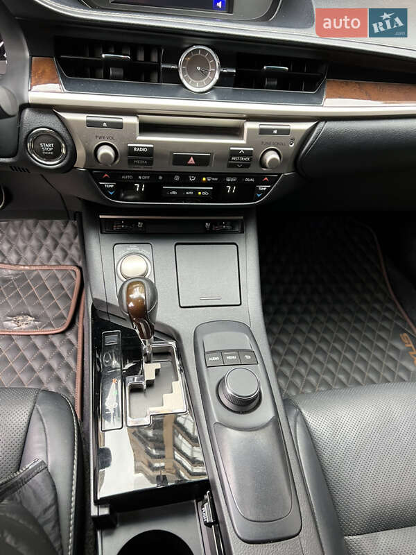 Седан Lexus ES 2014 в Киеве