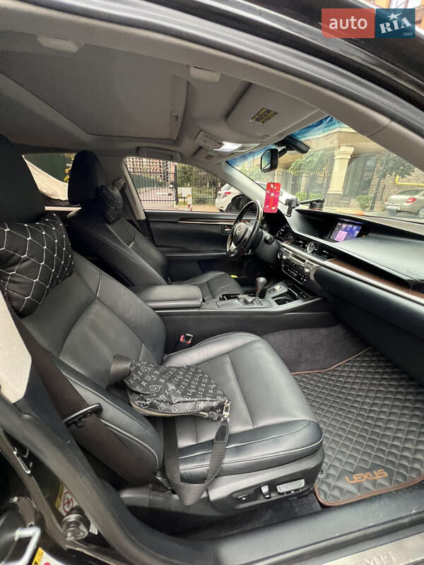 Седан Lexus ES 2014 в Киеве