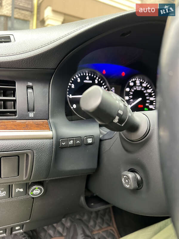 Седан Lexus ES 2014 в Киеве