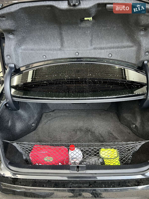 Седан Lexus ES 2014 в Киеве