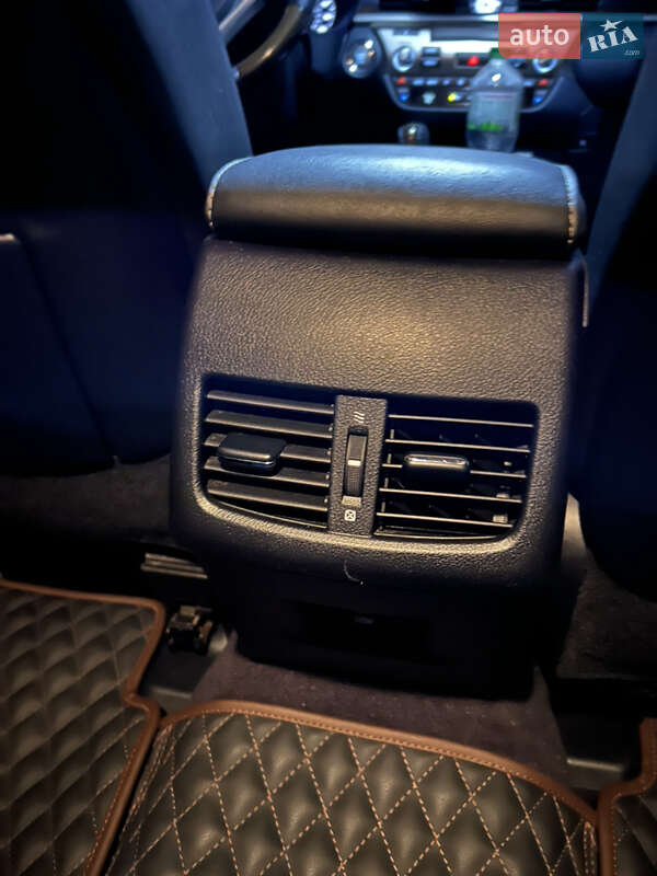 Седан Lexus ES 2014 в Киеве