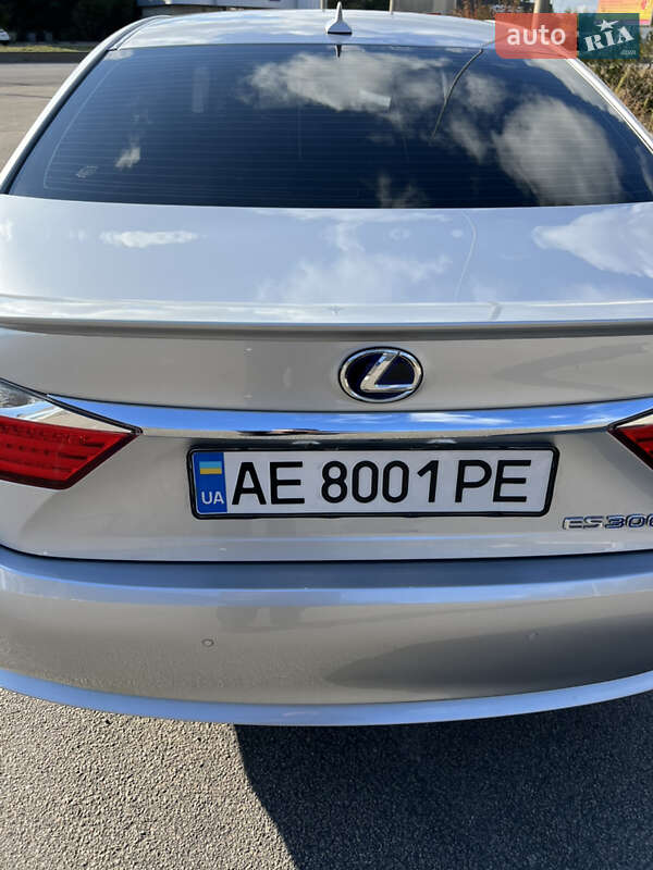 Седан Lexus ES 2013 в Кам'янському