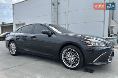 Седан Lexus ES 2021 в 