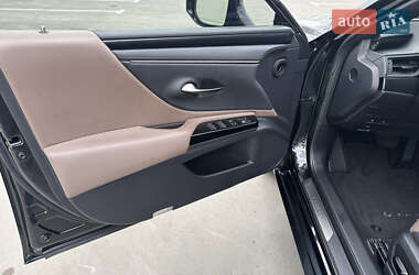 Седан Lexus ES 2021 в 
