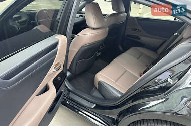 Седан Lexus ES 2021 в 