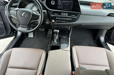 Седан Lexus ES 2021 в 