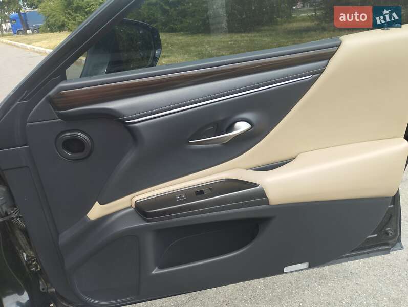 Седан Lexus ES 2018 в Києві