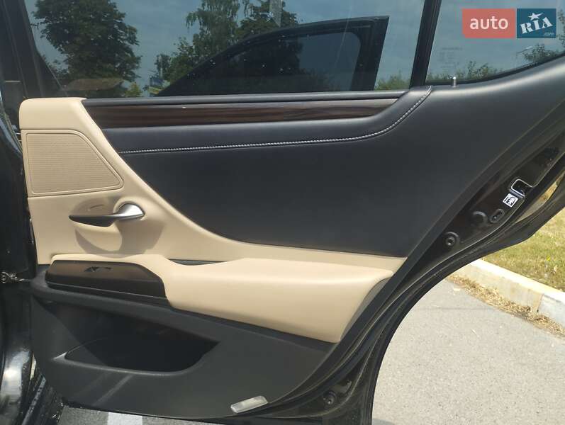 Седан Lexus ES 2018 в Києві