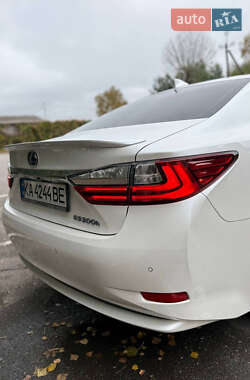 Седан Lexus ES 2017 в 