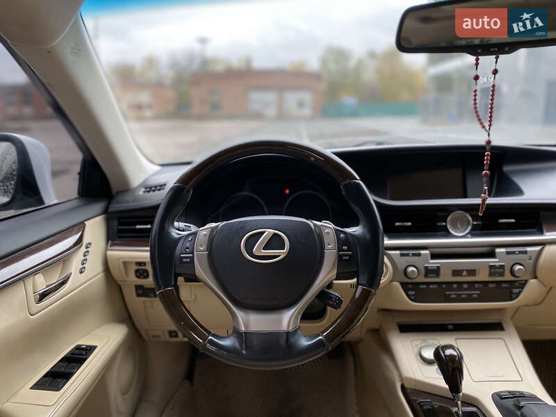 Седан Lexus ES 2013 в Киеве фото 15 Седан Lexus ES 2013 в Киеве