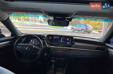 Седан Lexus ES 2019 в 