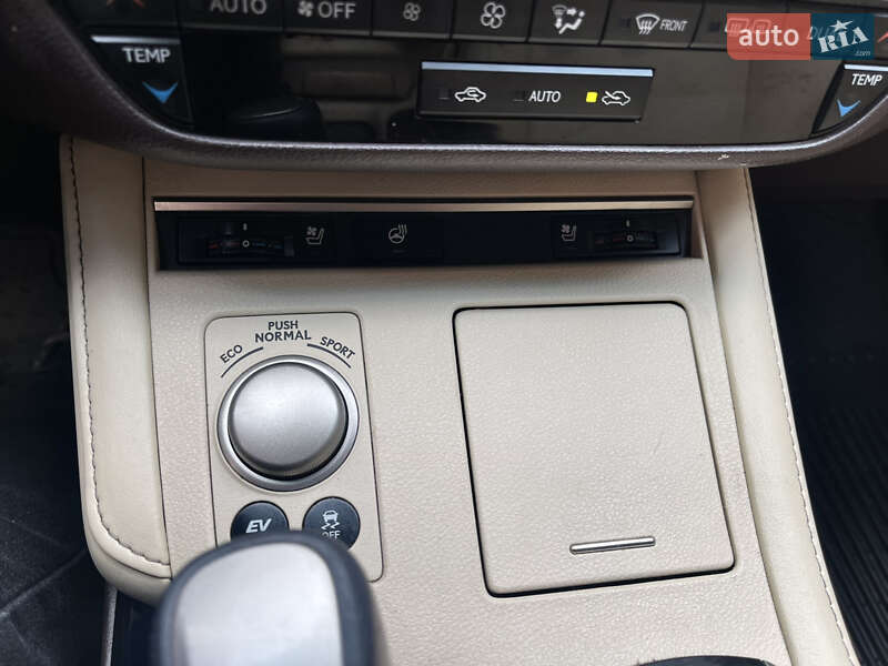 Седан Lexus ES 2015 в Киеве фото 23 Седан Lexus ES 2015 в Киеве