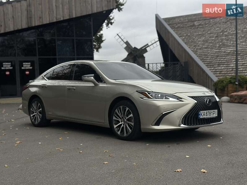 Седан Lexus ES 2020 в Киеве