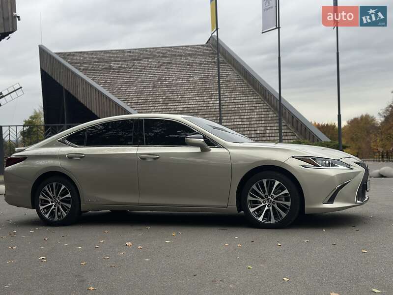 Седан Lexus ES 2020 в Киеве