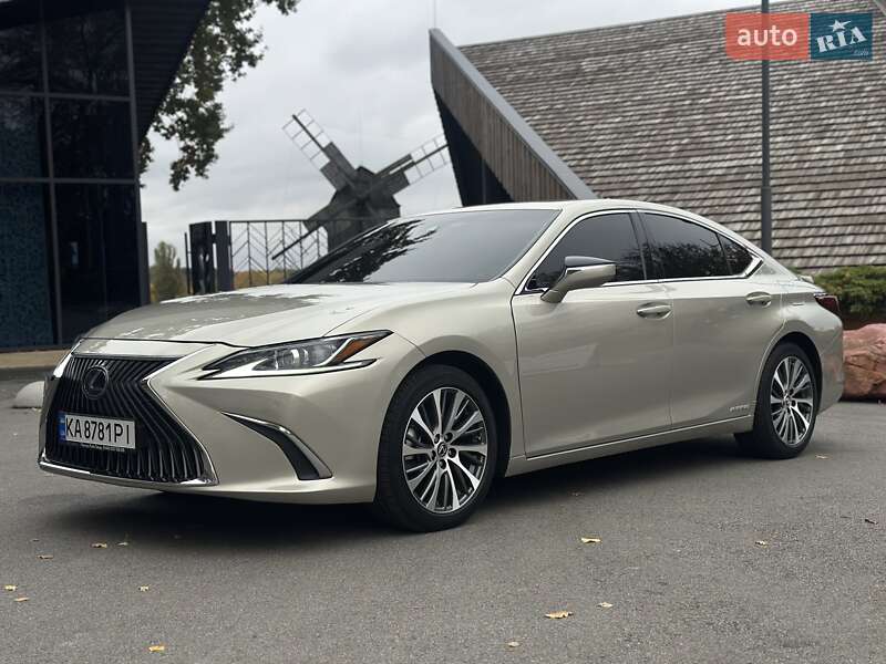 Седан Lexus ES 2020 в Киеве