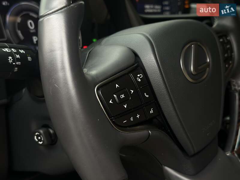 Седан Lexus ES 2020 в Киеве