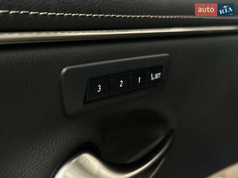 Седан Lexus ES 2020 в Киеве