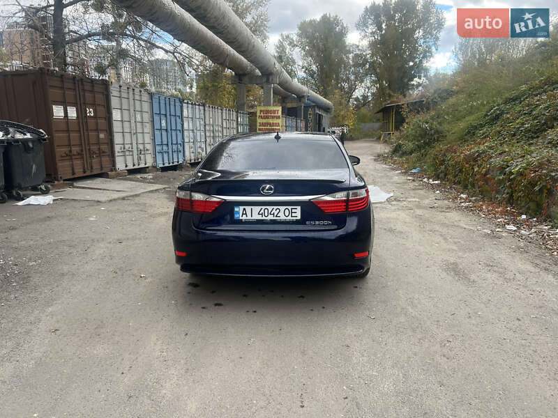 Седан Lexus ES 2014 в Киеве фото 3 Седан Lexus ES 2014 в Киеве