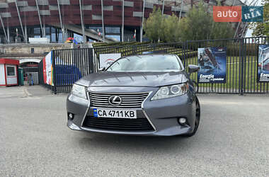 Седан Lexus ES 2014 в Звенигородці