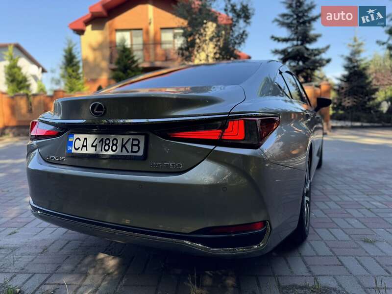 Седан Lexus ES 2018 в Черкассах фото 12 Седан Lexus ES 2018 в Черкассах