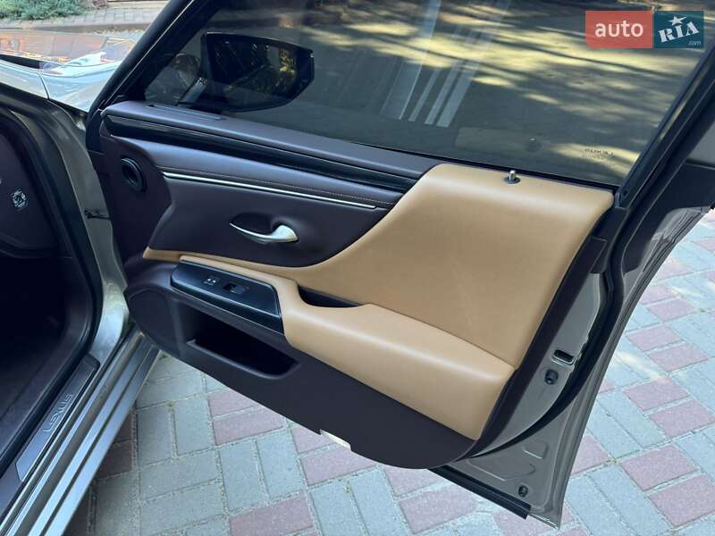 Седан Lexus ES 2018 в Черкассах фото 28 Седан Lexus ES 2018 в Черкассах