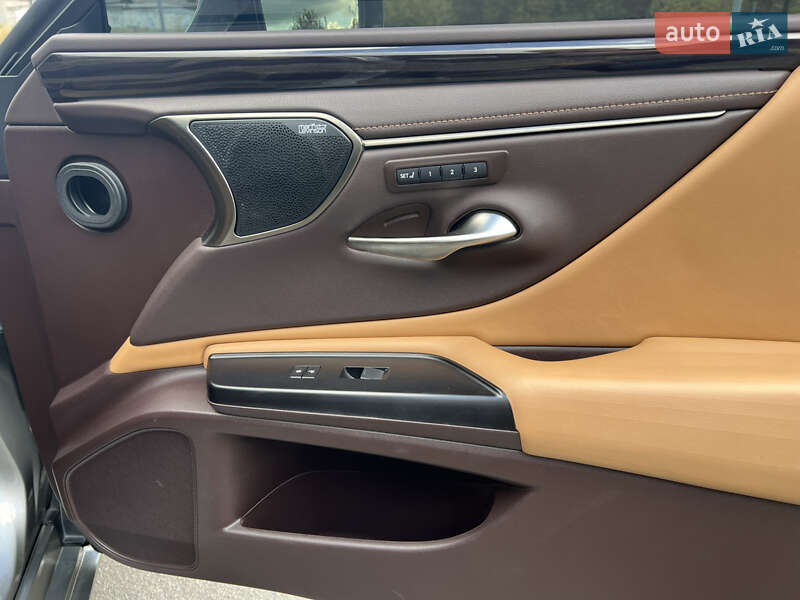 Седан Lexus ES 2019 в Днепре