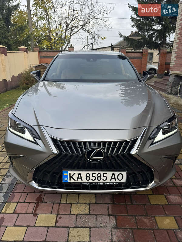 Седан Lexus ES 2022 в Киеве