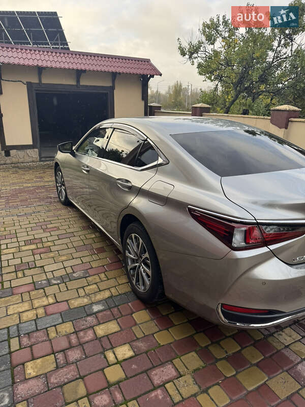 Седан Lexus ES 2022 в Киеве