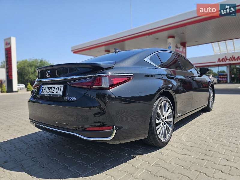 Седан Lexus ES 2021 в Киеве