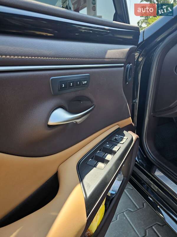 Седан Lexus ES 2021 в Киеве