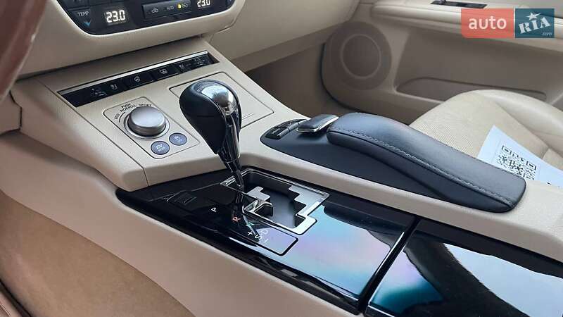 Седан Lexus ES 2013 в Киеве фото 21 Седан Lexus ES 2013 в Киеве