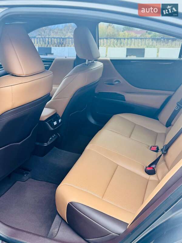 Седан Lexus ES 2020 в Кривому Озері