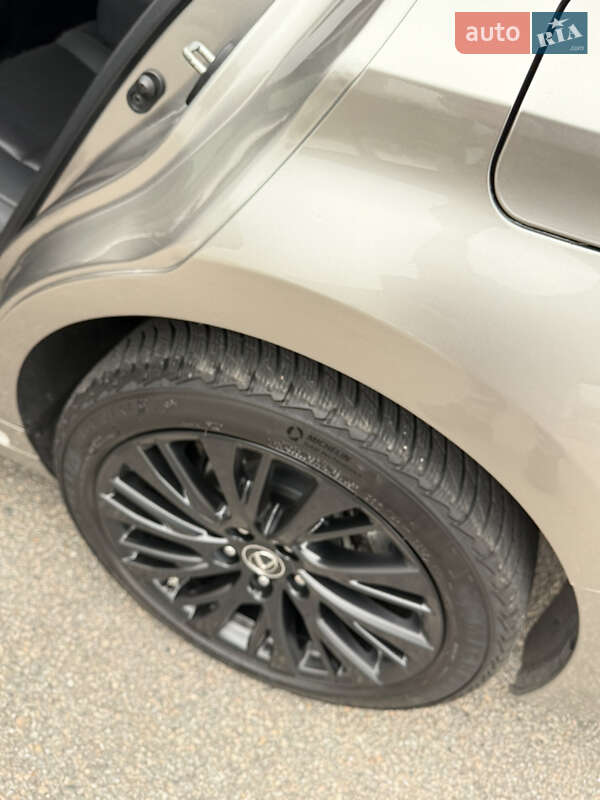 Седан Lexus ES 2021 в Дніпрі