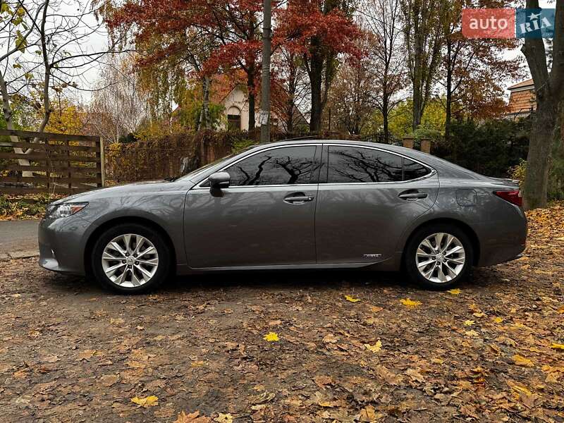 Седан Lexus ES 2014 в Киеве