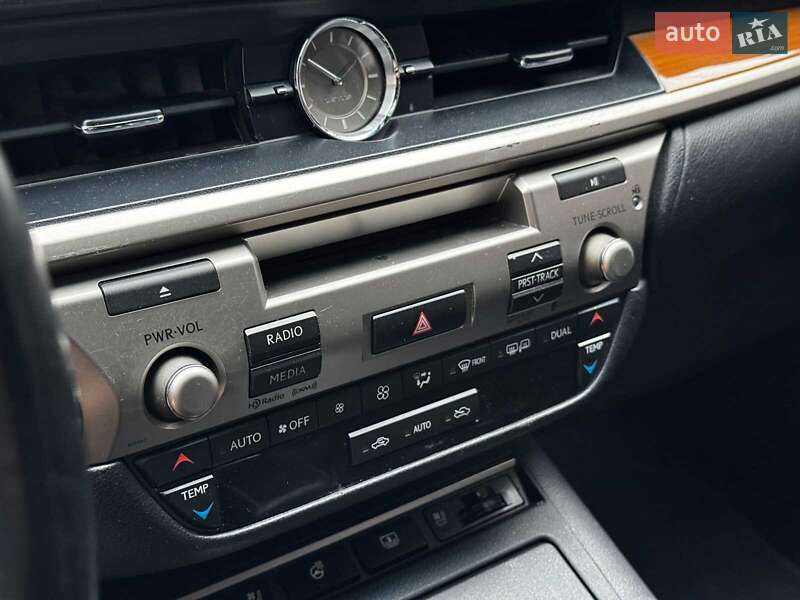 Седан Lexus ES 2014 в Киеве