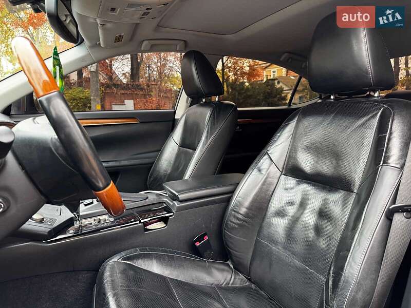 Седан Lexus ES 2014 в Киеве
