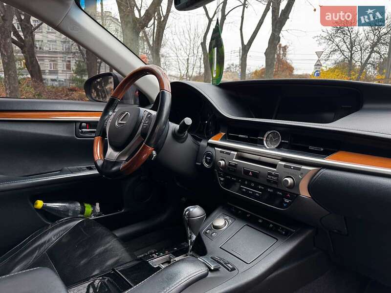 Седан Lexus ES 2014 в Киеве