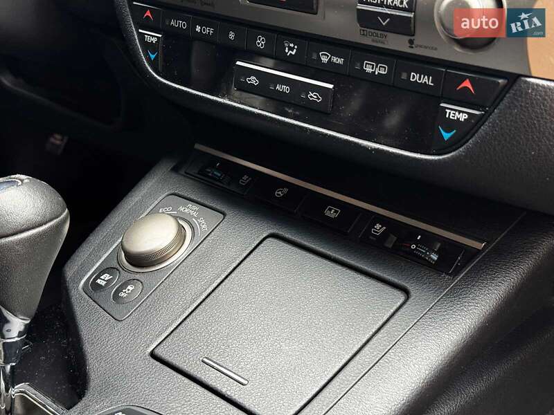 Седан Lexus ES 2014 в Киеве