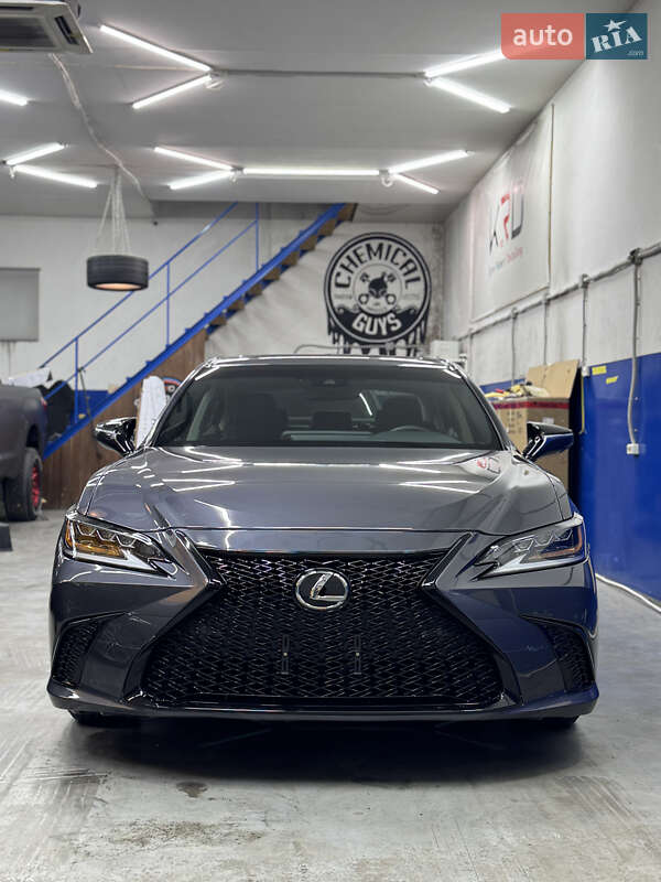 Седан Lexus ES 2022 в Києві