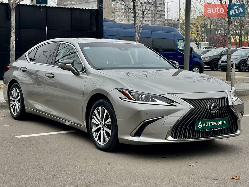 Седан Lexus ES 2020 в Киеве