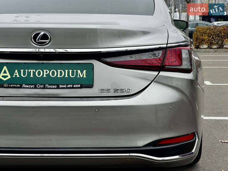 Седан Lexus ES 2020 в Киеве