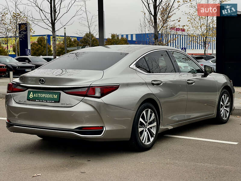 Седан Lexus ES 2020 в Киеве