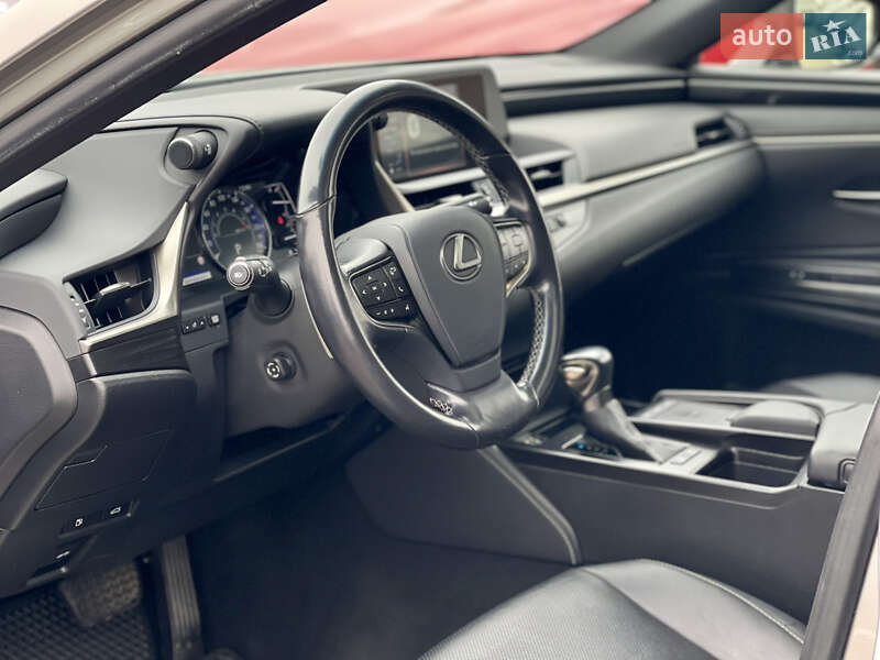 Седан Lexus ES 2020 в Киеве