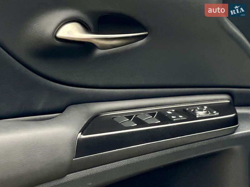 Седан Lexus ES 2020 в Киеве