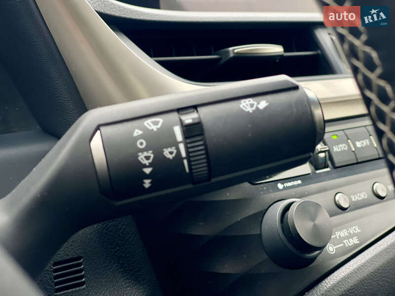 Седан Lexus ES 2020 в Киеве