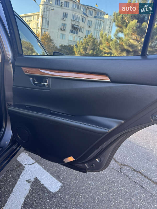 Седан Lexus ES 2014 в Добровеличковке