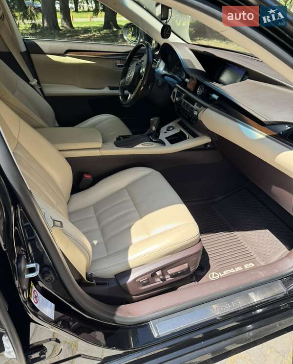 Седан Lexus ES 2016 в Виннице
